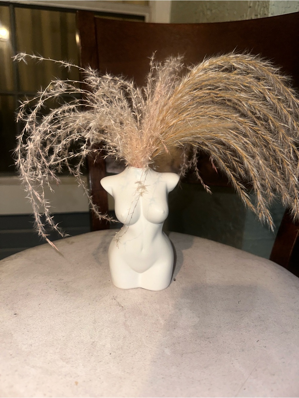 Woman Body Decorative Vase with Beige Dried Plumes